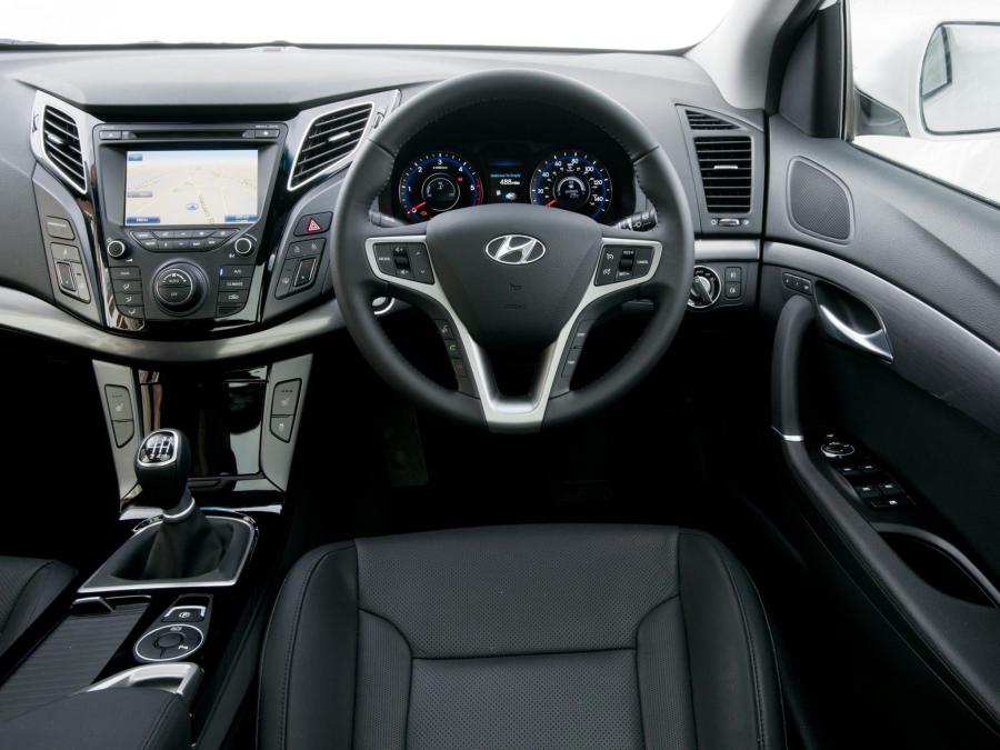  Hyundai i40 Station Wagon CRDi 2011 года  (UK) (фото 145 из 146)